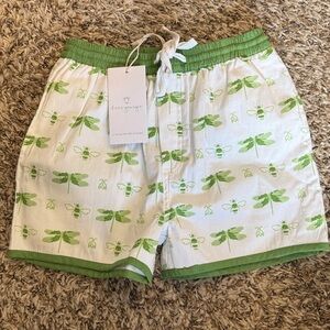 Dear Georgie Boutique Green and White Bee / Dragonfly Print Shorts (toddler 4/5)
